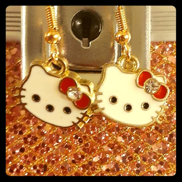 🎀Hello Kitty (Red Bow) Dangle Earrings🎀 - Picture 3 of 4